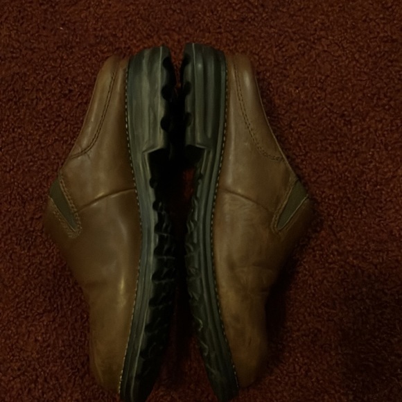 Ladies brown pair of leather UGG, Australia, size 7 in USA - Picture 4 of 5